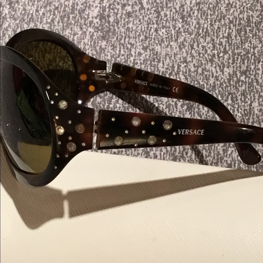 VERSACE SUNGLASSES WITH CASE ONLY $225🏖 SEE PIC. - Picture 13 of 14